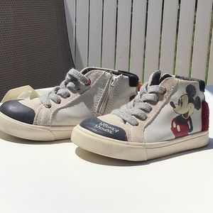 Mickey Mouse hightop sneakers EUC